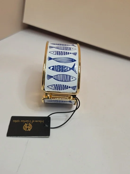 💛🔹️House of Harlow 🔹️1960 White Enamel Bangle with Blue Fish Hinge Bracelet - Picture 5 of 6